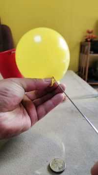钢丝穿透气球，什么原理？
