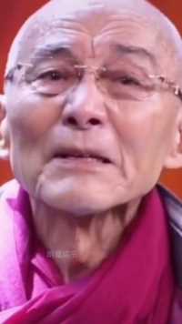 87岁老艺人#游本昌 获终身成就奖泪洒现场，全体起立向他鼓掌致敬，当红时放弃名利选择出家，他一生比济公更传奇！