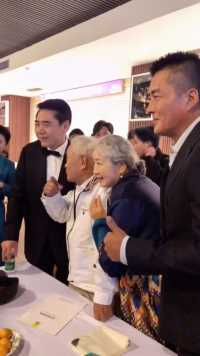 老戏骨国宝级演员#牛犇 #陈宝国 #曹翠芬 #高曙光 老师们齐聚一堂，赵丽颖的祖母，你们还记得他们吗？