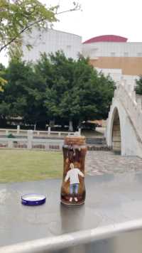 这人是怎么跳进可乐里的？这大兄弟太坏了