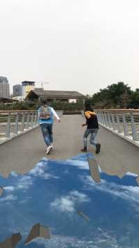 把包丢下去那一刻才吓一跳