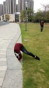 这地下是通往哪里的？ #创意