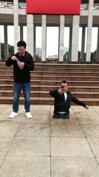 人突然就掉下去了，吓我一大跳