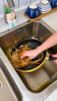 哇锅刷还能自动出洗衣液加上这个长柄洗碗刷锅简直解脱双手了