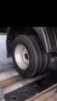 一定要时常检查轮胎保证安全