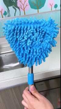 经常打扫卫生的家里一定要常备伸缩拖把，高的位置也能打扫的很干净