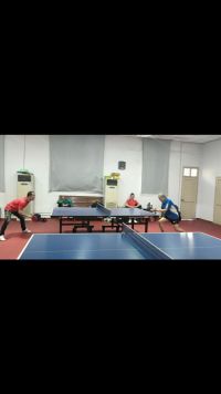 翁府前乒乓室练球