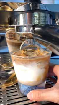 当家用咖啡机遇上老冰块和椰奶，你猜这是什么咖啡？