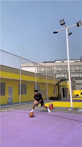 动作很帅，就是有点费腰