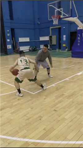 篮球教学新动作，酌情使用