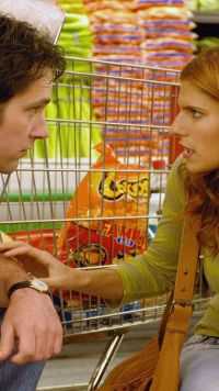 美女假扮“鬼上身”，捉弄小伙伴  