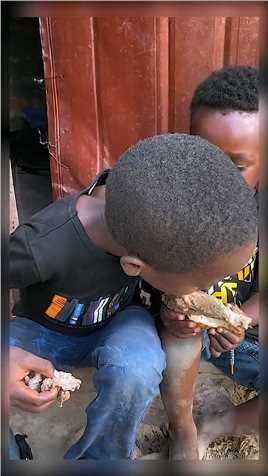 非洲村长家的儿子，吃起肉来就是比较优雅#求一个神评加特 
