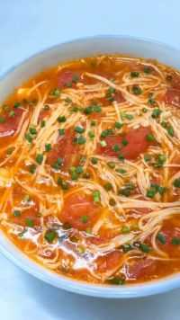 金针菇与西红柿的完美结合，酸甜开胃，好吃又好喝，保证汤汁不剩😋