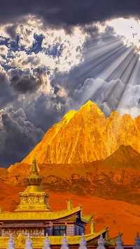 藏族的高僧说，见到金顶的人都好运不断，愿你安好。
