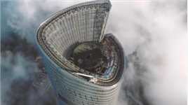 高达600多米的上海中心大厦，刮风时会摆动超过1米，里面的人都不慌吗？