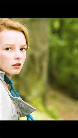 奇幻片：善良女孩收养红眼黑狗，只要她一有危险，便会成为黑狮王。#月亮坪的秘密