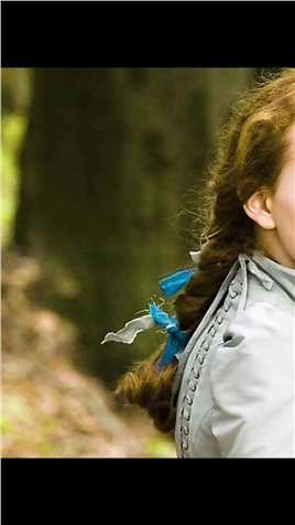 女孩养了一条红眼黑狗，当她遇到危险时瞬间变成狮子王保护她。#月亮坪的秘密