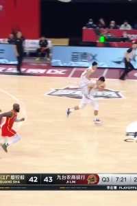 孙铭徽滑翔劈扣