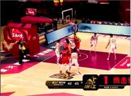 孙铭徽：接球推反击马不停蹄，技惊四座劈扣发动空袭。