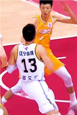  #20-21赛季CBA #郭艾伦  【郭艾伦拉杆上篮】梅奥、泰勒和付豪起立庆祝 