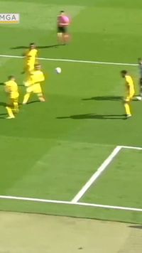 有如此队友，我觉得武磊应该继续坚持下去！