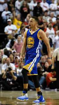 小学生出其不意！库里急停跳投 对手是一愣一愣的！