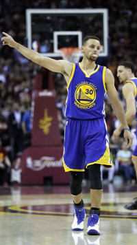 小心三分有挂！小学生库里超强自信 拿球顺手就扔啊！