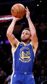 小学生你真细啊！库里这顶级无球跑位 只为投个三分！