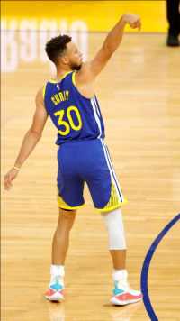 小学生太强了！库里三分就是准 翻过人海越过海！