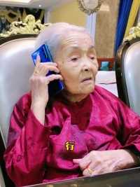 百岁奶奶给五哥打电话要绿色的皮袄😂😂看赵强怎么破