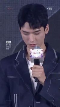 这个一秒切换，真的是绝绝子啊！太喜欢这个敬礼了！！！#龚俊#就生了这么一双含情眼