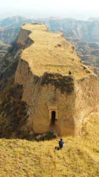 山西黄土高坡上的古堡，一个月给你5w你愿意住在这里吗。