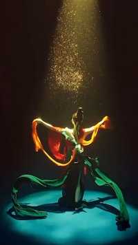 绝美舞蹈！演绎水下飞天。太惊艳，画面太美了。