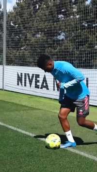 零角度射门太简单，上点难度？ #足球60帧#皇马