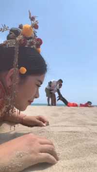 我只希望这个世界，可以很小很小，小到我一转身便能看见你。