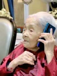 100岁奶奶给大哥打电话要皮袄，还是全国大会计可不是小白人😃😃