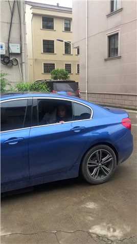 女孩反常举动，你们看懂了吗。#正能量 