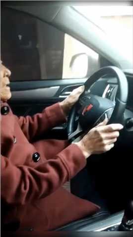 学车老年组威力不减当年啊！