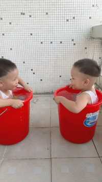 估计我出去逛个街回来都还在玩，这不把水喝完怕是不会出来的