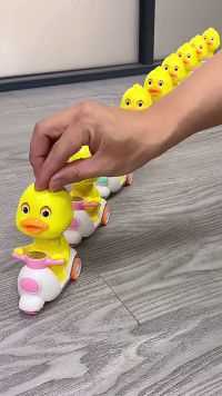 这个小鸭子玩具萌萌哒