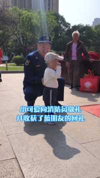 这个画面太有爱了@中国消防@山西消防