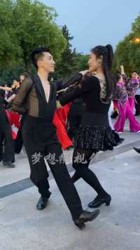 小王子果果不不在义乌带领百名学员齐跳广场舞，超美！