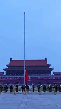 每一位中国人这一生一定要来看一次升旗，太壮观了@手指舞先生