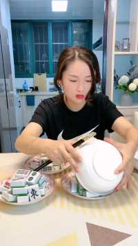 妈妈天天打麻将，也不给我们做饭，今天我们好好给她做一顿麻将饭