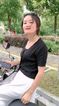 火车站，200一趟可以搂腰的那种