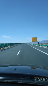 沿着京一一新公路，横穿内蒙狭长的戈壁沙漠。回想走过了4800公里，还有2000千里感慨无比，内蒙真长啊