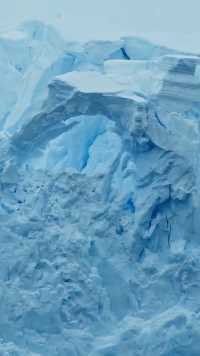 南极的冰正在一点点融化消失  