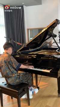 邓智伟可以把钢琴表达出一种感情🎹