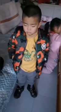 俩孩子这是笑死人😄