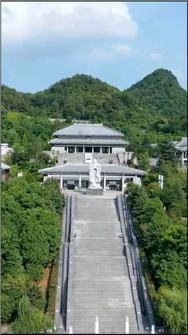 高考来临，贵州最大的孔学堂，我先替大家瞻仰了，愿所有考生拾阶而上，金榜题名